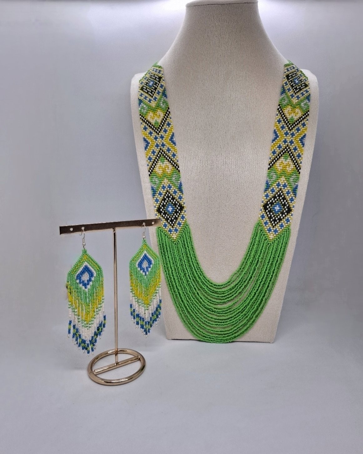 Зелений гердан “Фарери” з низками бісеру 2