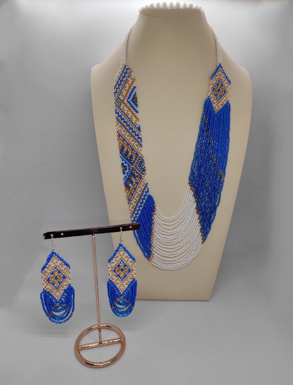 Гердан у біло-блакитних тонах “Водоспад” з традиційним орнаментом та низками бісеру