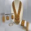 Золотий браслет із бісеру