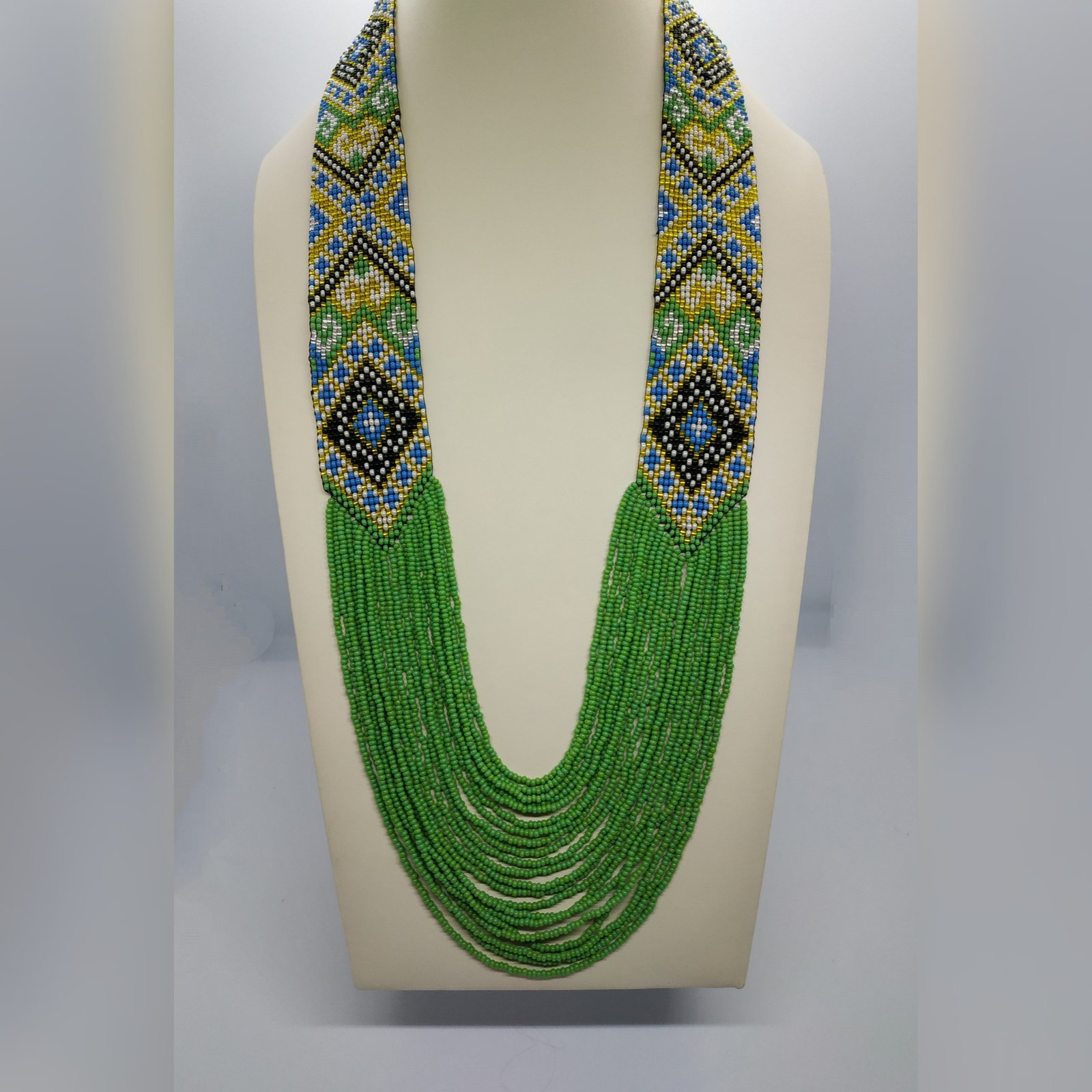 Зелений гердан “Фарери” з українським орнаментом та низками бісеру