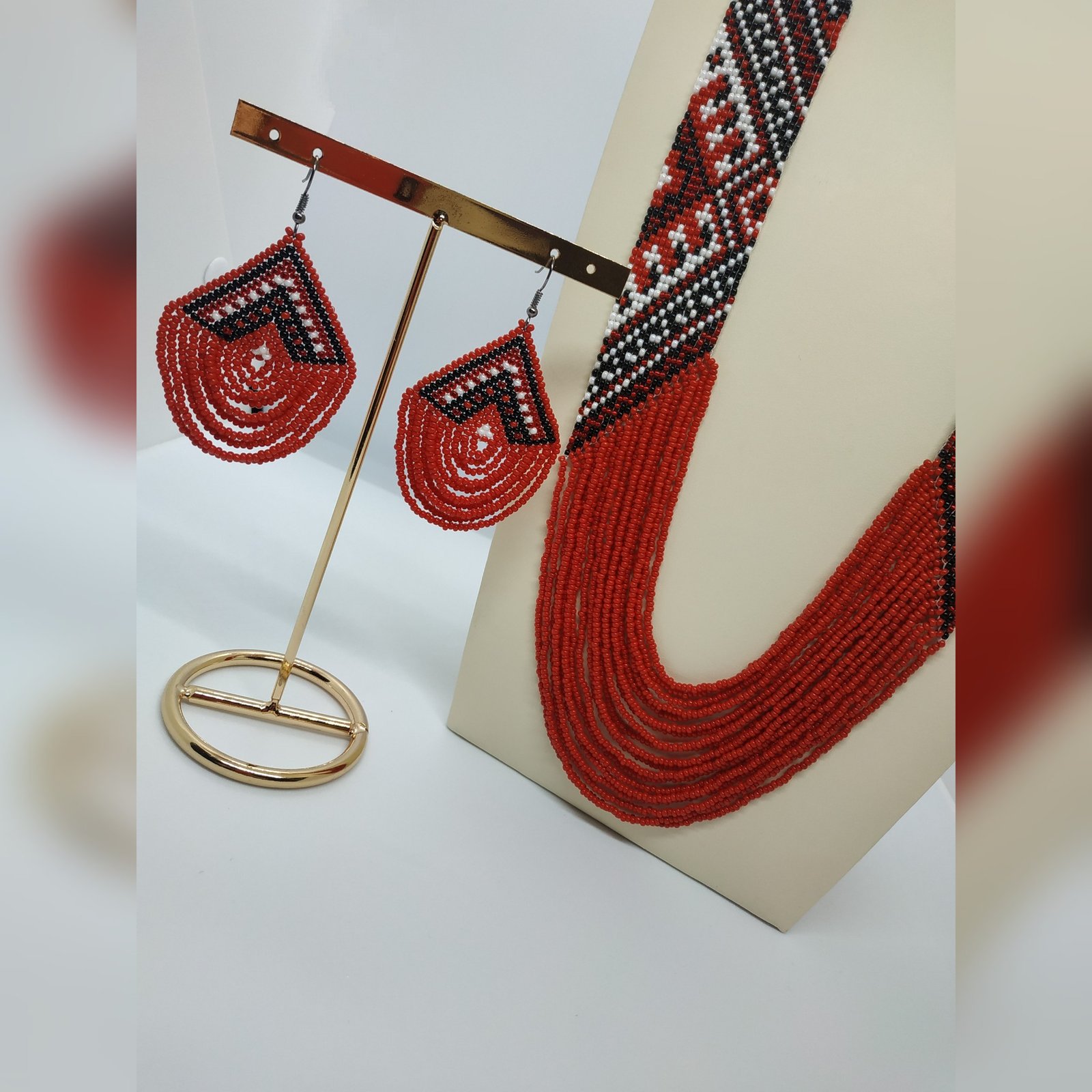Червоний гердан “Етніка” з українським орнаментом та низками бісеру