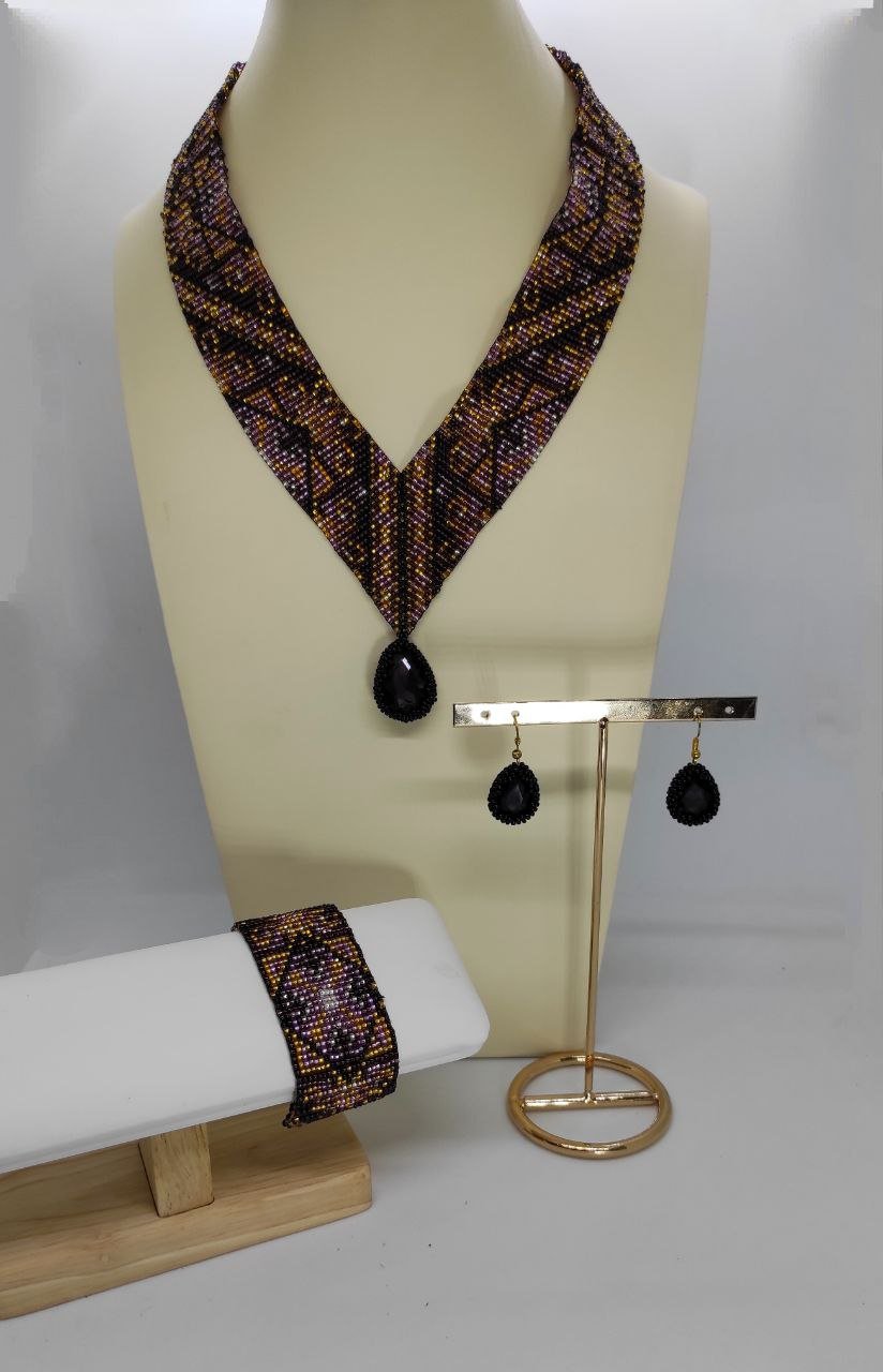 Кутовий фіолетовий гердан “Аріадна” з орнаментом