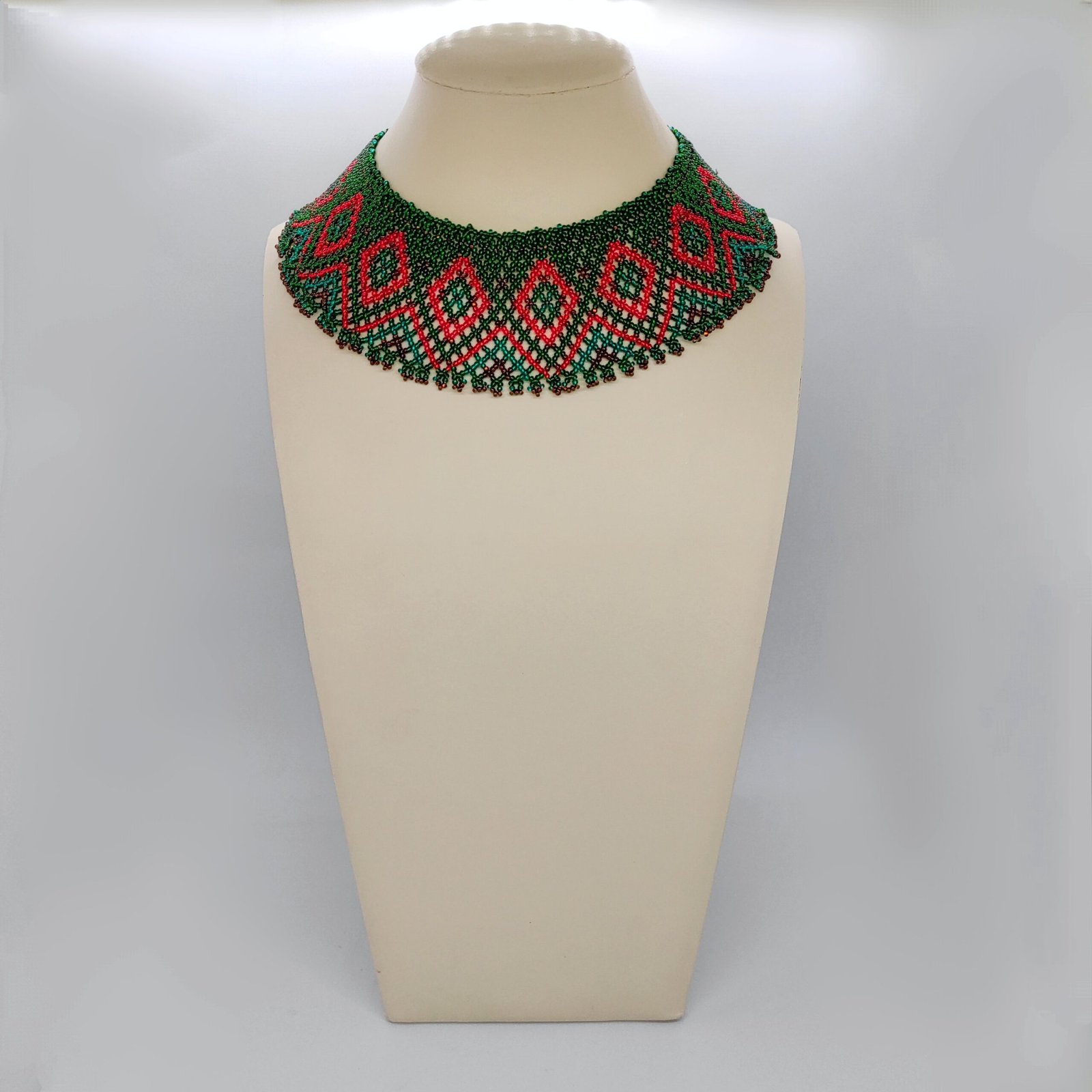 Зелена силянка з бісеру «Берті»