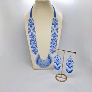 Ліловий гердан з нитками бісеру у бузкових кольрах