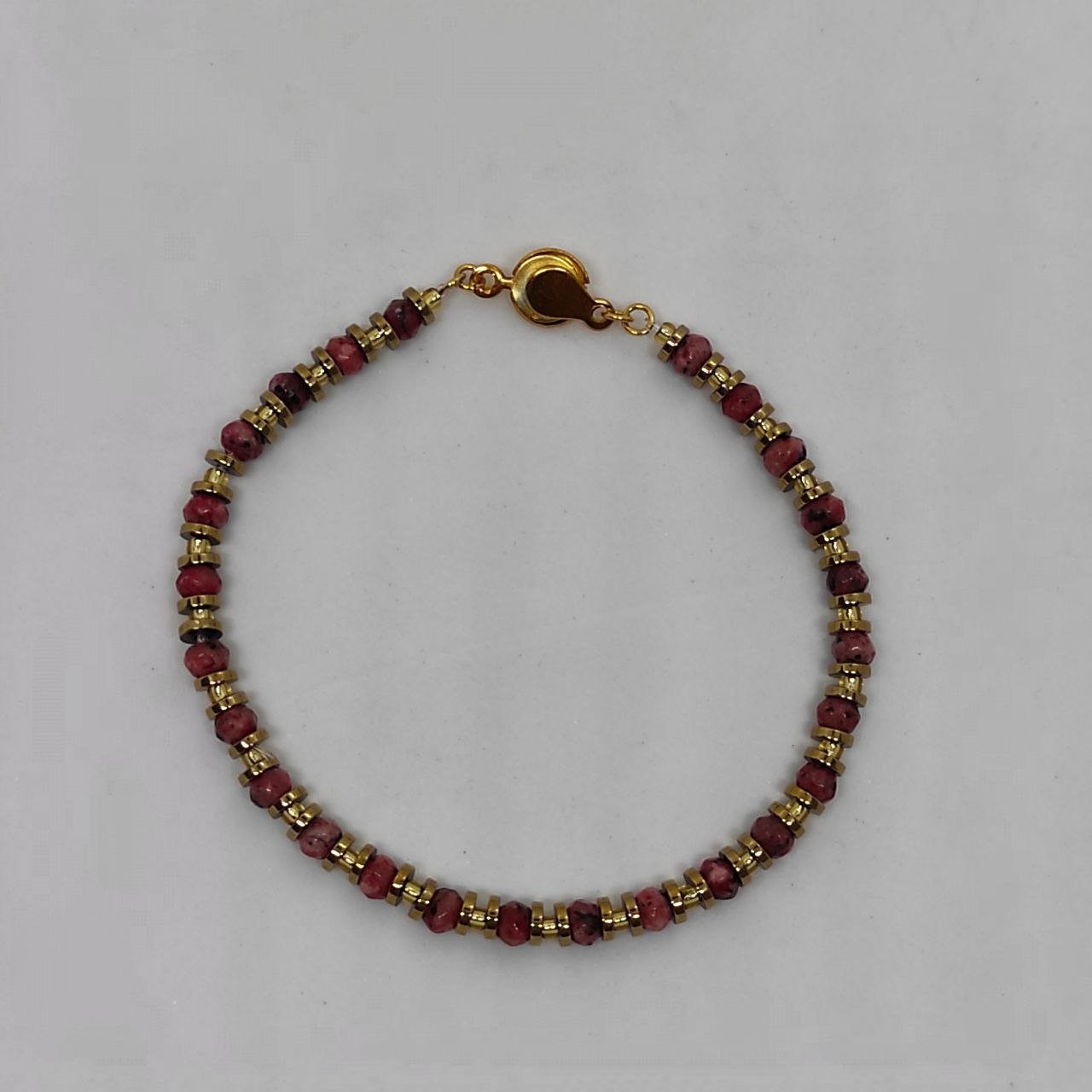 Комплект прикрас з рожевого родоніту: сережки,браслет і намисто