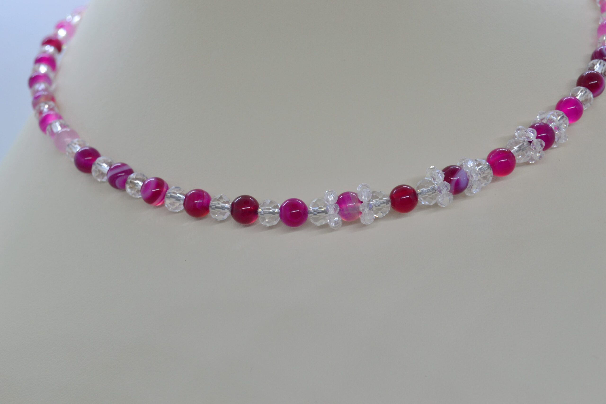 Рожевий чокер з агату та кристалів